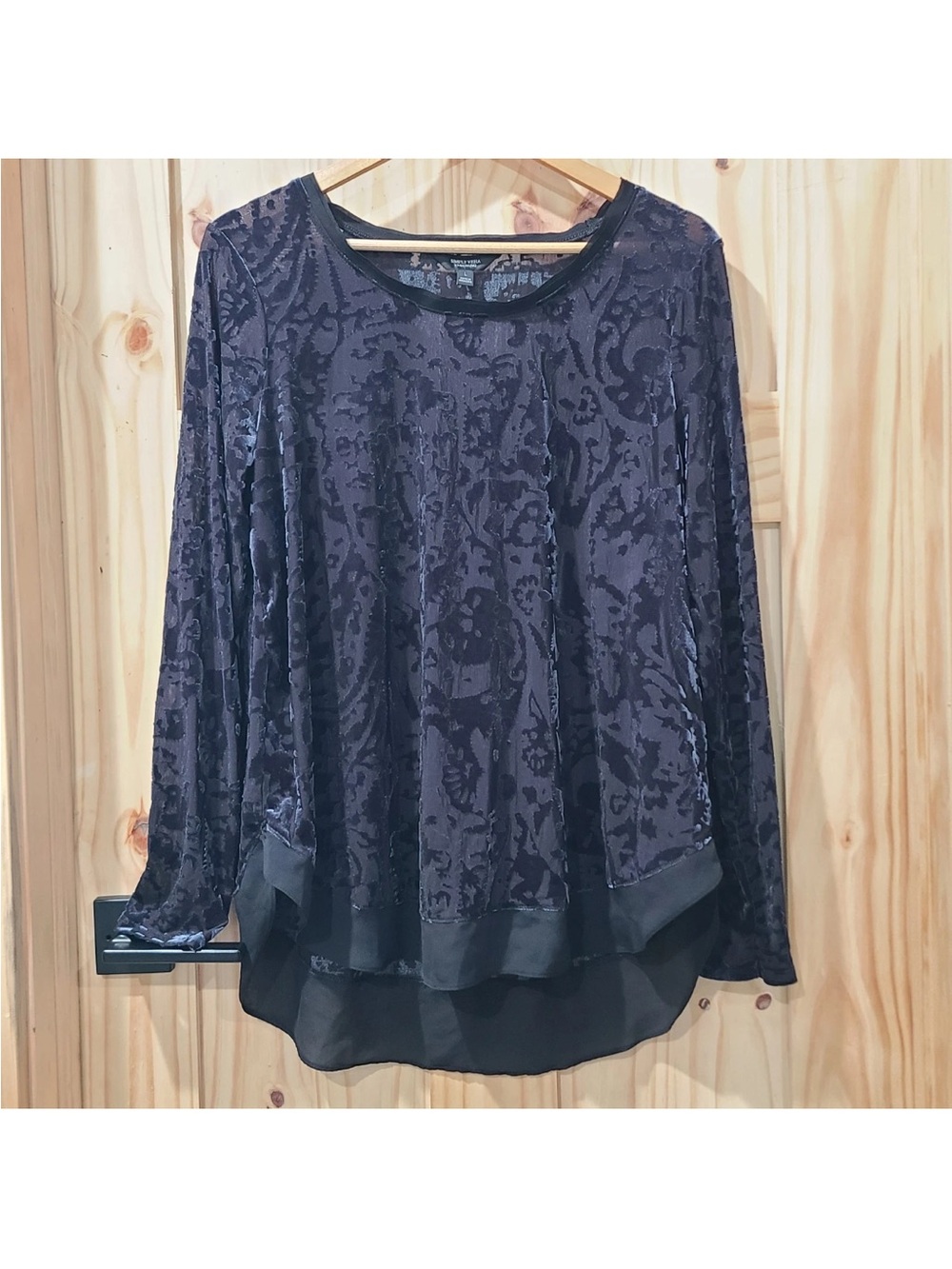 Simply Vera Vera Wang Long Sleeve Burnout Velvet Top in Black
